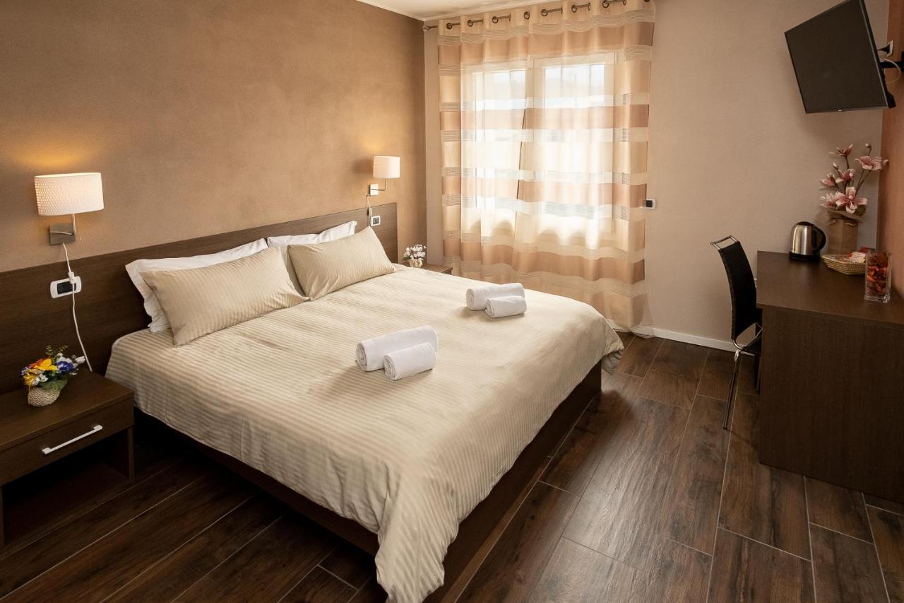The White Building - Rooms Costermano Exterior foto